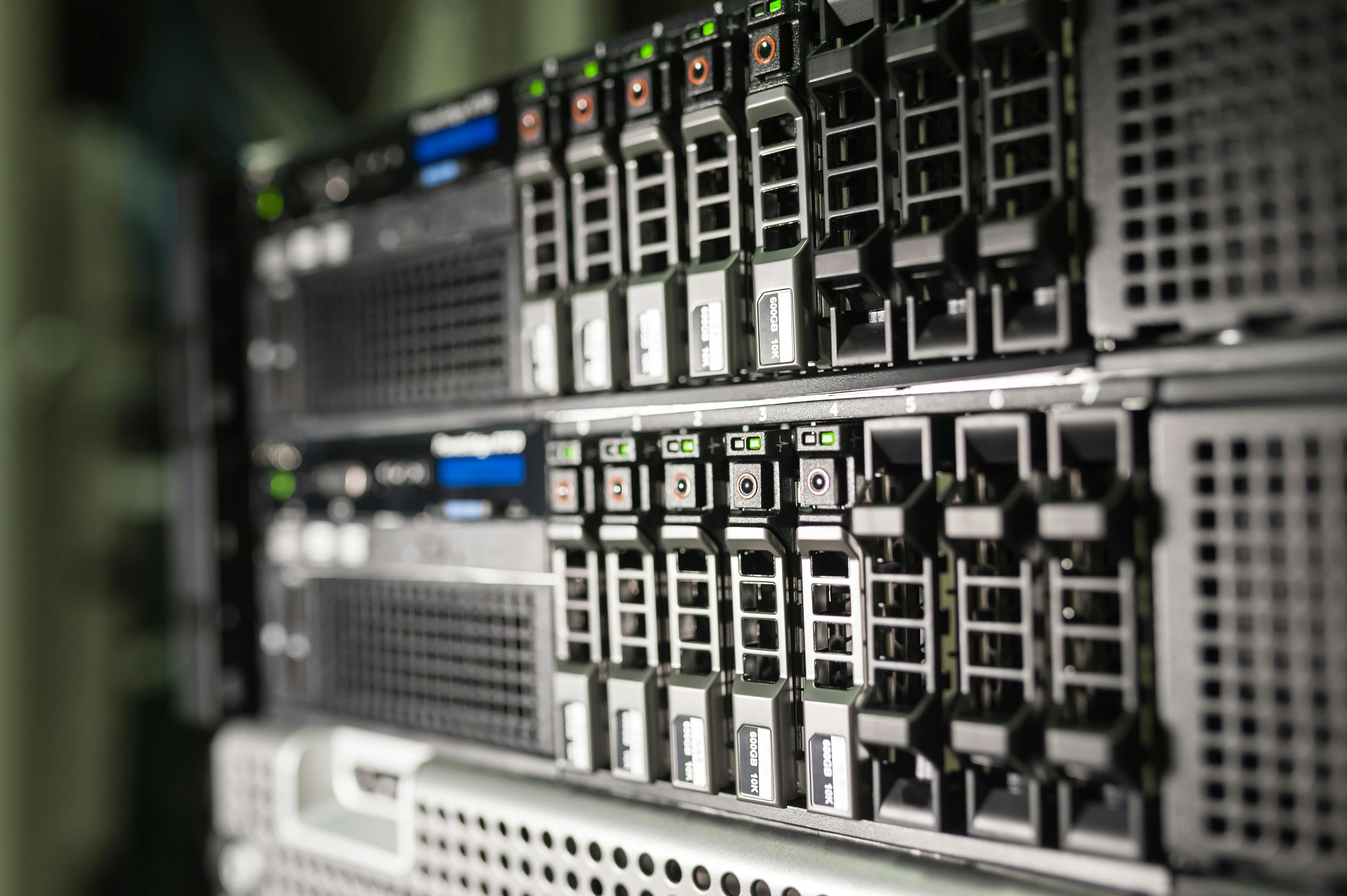 Fransa bare metal server donanımı ve rack mounted fiziksel sunucu