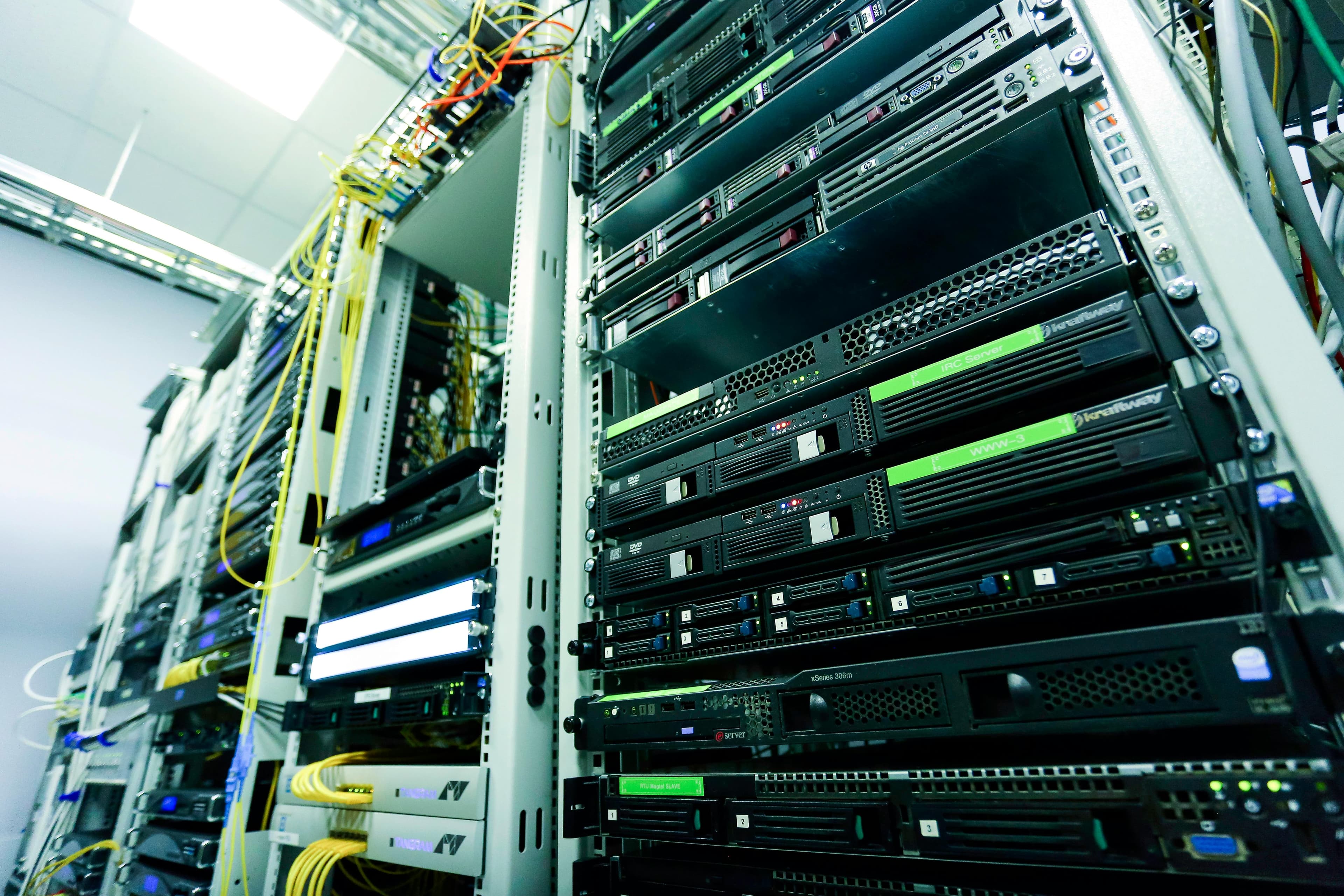 Fransa dedicated server OVH lokasyon veri merkezi rack odası