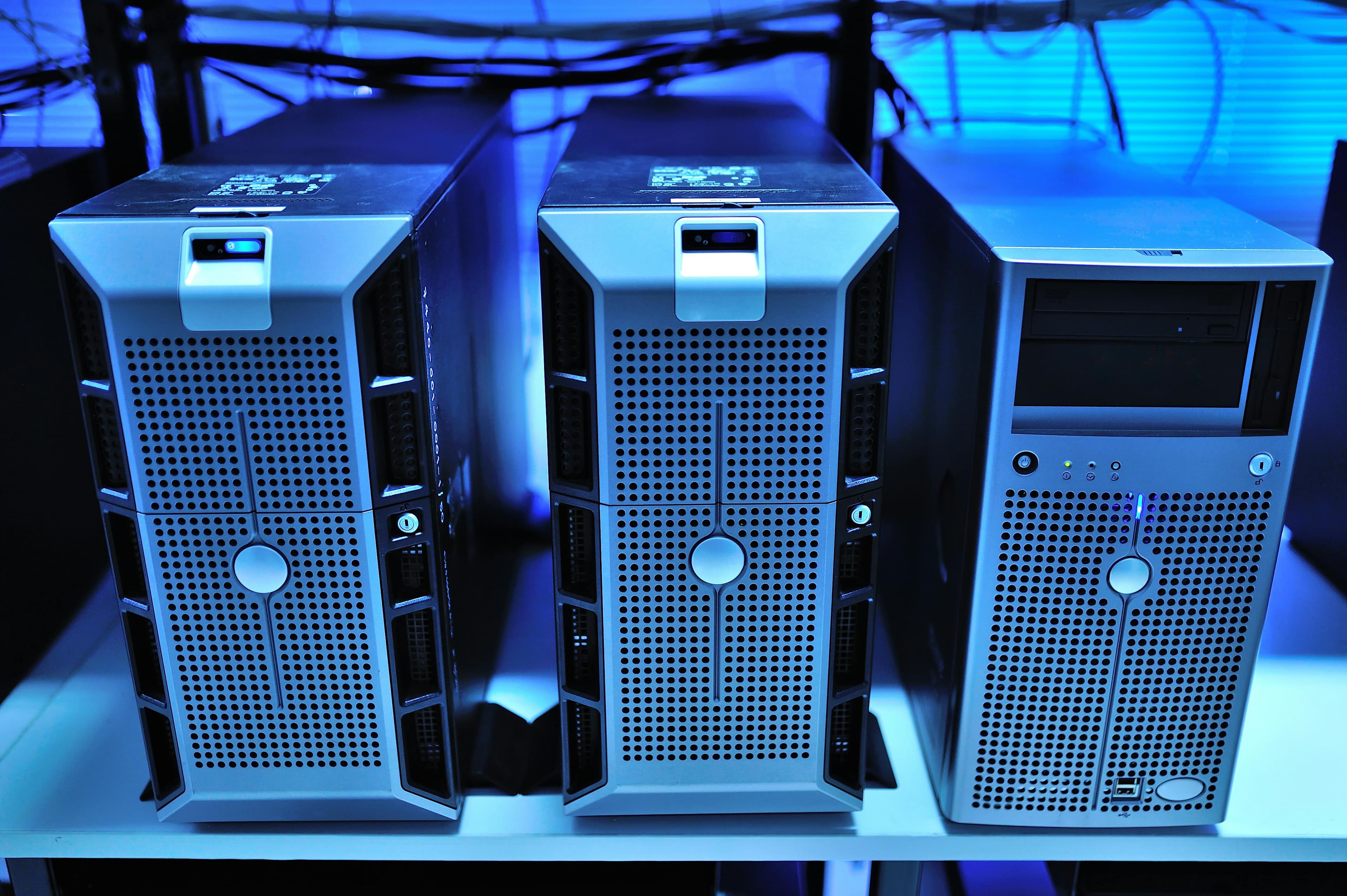 Fransa dedicated server stok ve teslim kontrolü için fiziksel sunucu kasaları